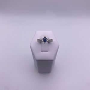 14k white gold sapphire and diamonds ring